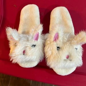Girl’s slippers